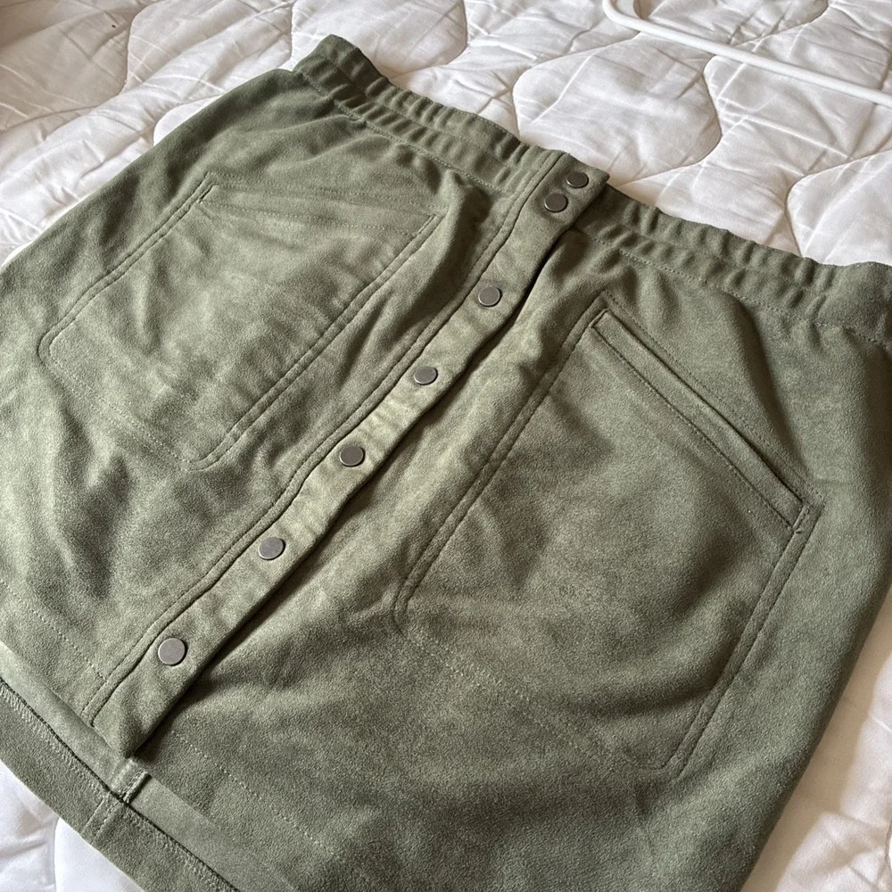 BCBGMAXAZRIA-Olive Green Mora Faux-Suede Pull On Miniskirt Skirt Sz L Boho Chic